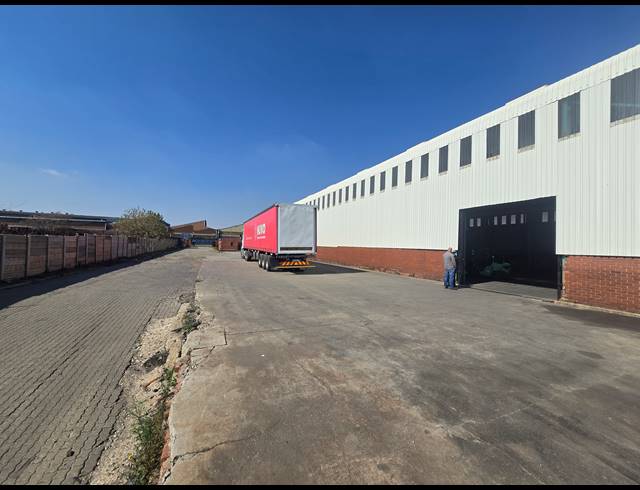 3,000M² WAREHOUSE FOR SALE IN BOKSBURG EAST